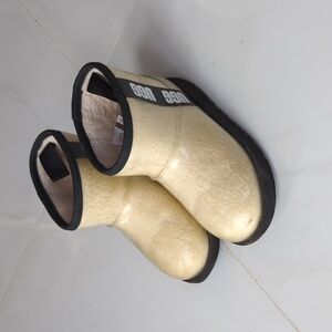 COPY - Kids UGGs size 2 excellent condition